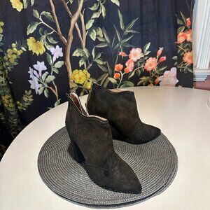 NEW - Lola Cruz Brown Booties Size 37/6.5